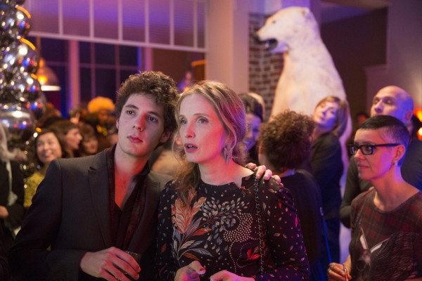 Julie Delpy mit Vincent Lacoste in "Lolo – Drei ist einer zu viel" © The Film