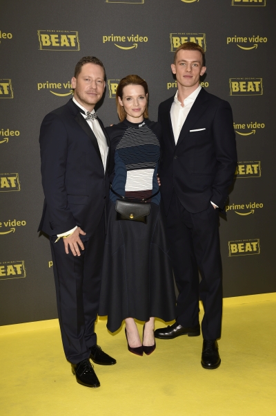 Marco Kreuzpaintner mit "Beat"-Hauptdarstellern Karoline Herfurth und Jannis Niewöhner (c) Michael Tinnefeld/Amazon.com