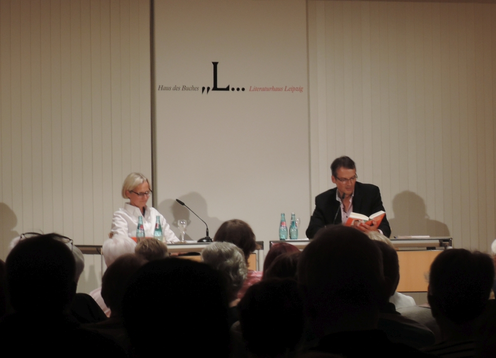Klaus Brinkbäumer bei einer Lesung/Podiumsdiskussion am 12.09.2018 in Leipzig (mit SPIEGEL-Redakteurin Christiane Hoffmann)