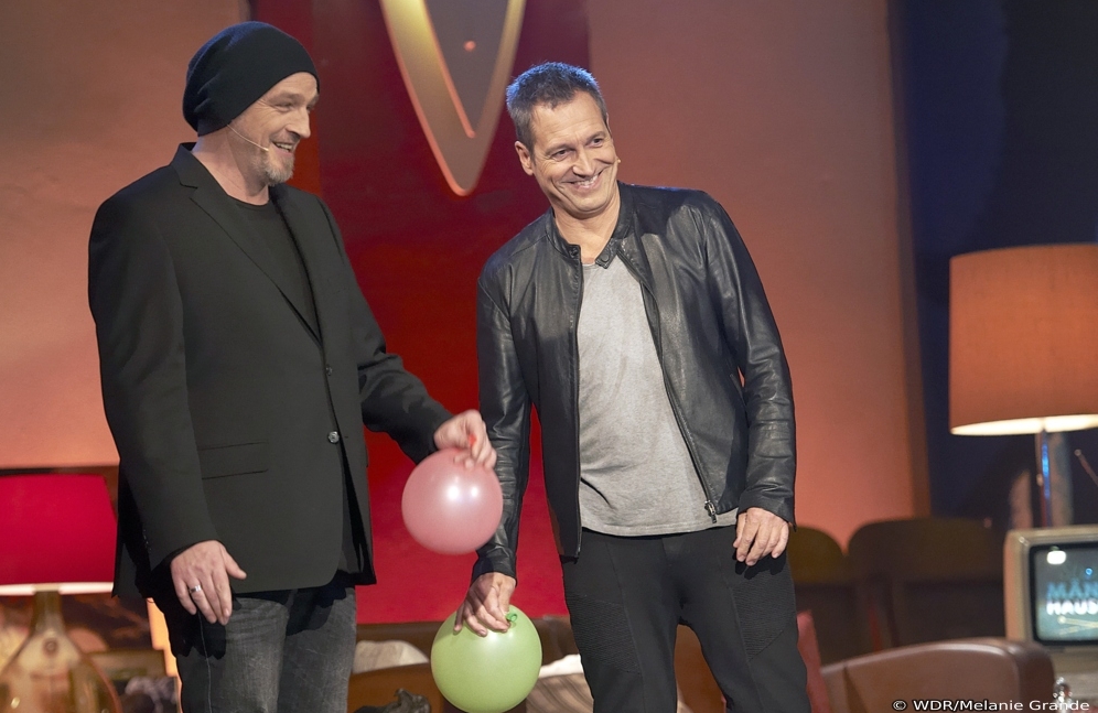 Torsten Sträter mit Gast Dieter Nuhr in seiner Sendung "Sträters Männerhaushalt" © WDR/Melanie Grande
